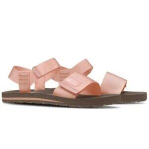 The North Face Skeena Sandals Pink 8 NWT